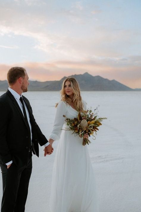 Salt Flats Wedding Photos, Salt Flats Elopement, Salt Flats Photoshoot, Salt Flats Wedding, Utah Salt Flats, Dubai Photoshoot, Salt Flats Utah, Salt Flat, Utah Elopement