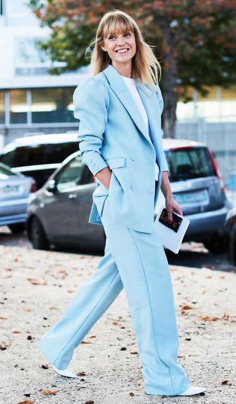 The Best Street Style at Paris Fashion Week | Who What Wear UK. Chic Blazer Outfit, Light Blue Suit, Spring Outfit Ideas, Street Style Blog, New Street Style, Fashion Grunge, Straight Cut Jeans, Street Style Trends, Street Style Inspiration