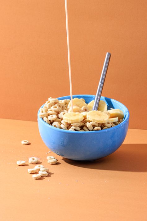 Cereals Photography, Banana Photography, Banana Bowl, Milk Photography, Oatmeal Vegan, Healthy Breakfast Bowl, Breakfast Photography, Almond Breeze, Healthy Cereal