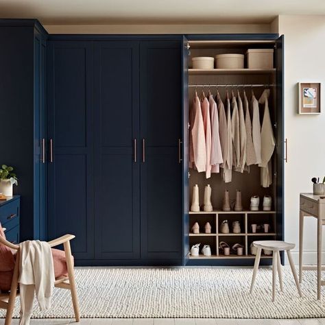 Fitted Bedroom Furniture, Storage Solutions Bedroom, Interior Minimalista, Fitted Wardrobes, Wardrobe Storage, House Beautiful, Wardrobe Doors, Declutter Your Home, Bedroom Layouts