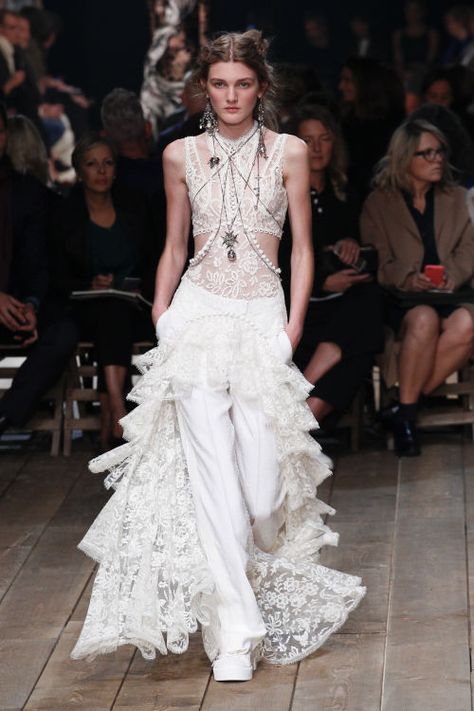 Alexander Mcqueen 2016, Alexander Mcqueen Runway, Aerin Lauder, Terra Nova, Mcqueen Fashion, Textiles Fashion, Luxury Dress, Fashion Seasons, Summer 2016