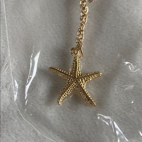 New Starfish Gold Necklace. New With Tags. Gold Starfish Necklace, Jewellery Organization, Vintage Art Deco Necklace, Daisy Choker, Rose Gold Pendant Necklace, Claw Necklace, White Pearl Bracelet, Sparkle Necklace, Starfish Necklace