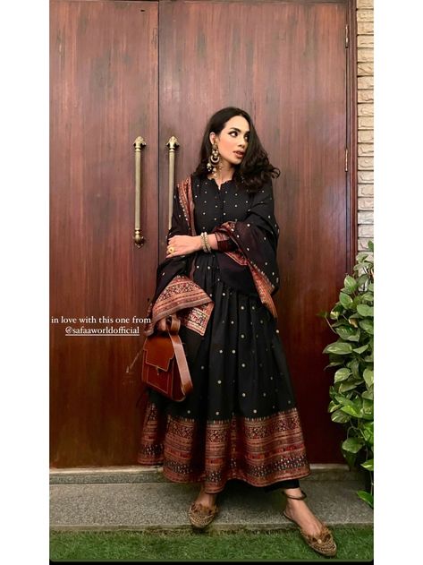 Indian Suits For Women, Dress Designs For Stitching, Dress Elegantly, Indian Outfits Lehenga, Simple Kurta Designs, Stylish Short Dresses, Long Dress Design, Women Dresses Classy, Indian Dresses Traditional