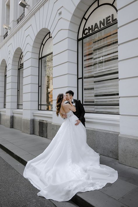 Jodie and Apollo's downtown wedding photos capture the essence of the modern bride. Her romantic wedding dress contrasts perfectly with Melbourne CBD's clean contemporary feel. For more high-end wedding ideas make sure to follow me on Instagram @kyrafols Downtown Wedding Photos, Classy Engagement Pictures, High End Wedding, Romantic Wedding Dress, Downtown Wedding, Luxury Wedding Decor, Vogue Wedding, Melbourne Cbd, Australia Wedding