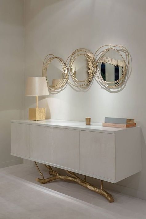 Foyer Cabinet, Modern Mirror Design, Paris September, Mirror Interior Design, Chic Interior Design, Chic Interior, White Room, Hallway Ideas, Interior Design Trends