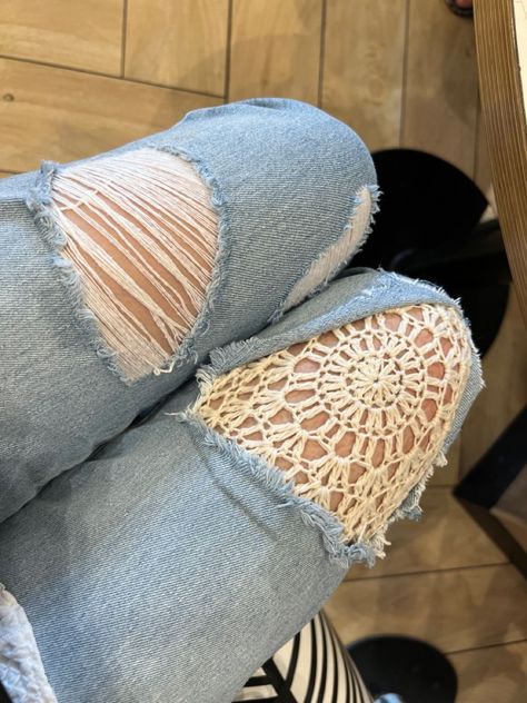 Holes In Jeans, Jeans Crochet, Diy Denim Jacket, Diy Clothes Refashion, Upcycle Clothes Diy, Jean Crafts, Crochet Clothing And Accessories, Macrame Patterns Tutorials, Creative Embroidery