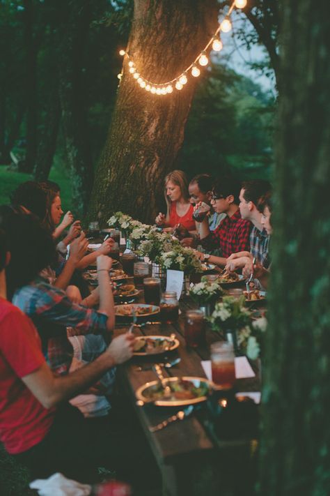 thesoutherly: Kinfolk Workshop — The Art of Camp Cooking Party Deco, Outdoor Dinner, Camp Cooking, We Are The World, Happy Labor Day, Long Table, Backyard Party, Camping Art, Outdoor Party