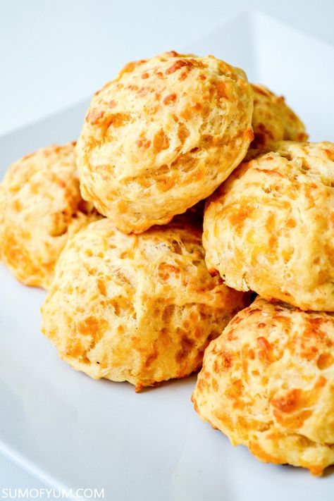 Easy Cheddar Biscuits | Recipe on sumofyum.com Buiscits Recipes Cheese, Baking Powder Cheese Biscuits Recipe, Small Batch Cheddar Biscuits, Cheesy Drop Biscuits Easy, Cheese Biscuits Easy Bisquick, Cheddar Biscuits From Scratch, Cheesy Buiscits, Cheddar Drop Biscuits Easy, Best Cheese Biscuits