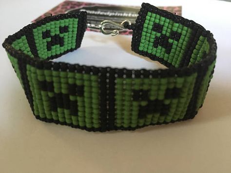 Handmade Minecraft Creeper beaded bracelet. Beaded jewelry. beaded cuff bracelet. Minecraft Bracelet, Minecraft Beads, Loom Band Patterns, Seed Bead Bracelets Tutorials, Loom Band Bracelets, Loom Band, Beading Patterns Free, Beaded Bracelets Tutorial, Beading Jewelry