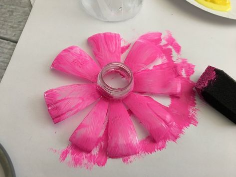 Flowers Made From Recycled Materials, Laundry Bottles, Hubcap Art, Recycled Flowers, Plastic Bottle Crafts Flowers, Sukkot Crafts, Flower Wall Hanging Decor, Room Hanging Decor, Diy Paper Wall Hanging