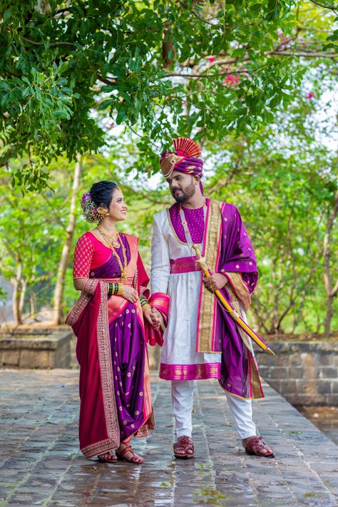 Marathi Wedding Couple Dress Combination, Saptapadi Look For Bride And Groom, Maharashtrian Wedding Couple Outfits, Peshwai Look For Wedding, Maharashtrian Groom Outfit, Peshwai Look For Wedding Couple, Maharashtrian Groom Outfit Wedding, Marathi Bride And Groom Outfits, Marathi Wedding Couple