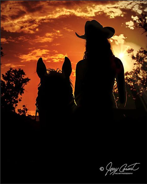 California Cowgirl, Horse Sunset, Cowgirl Photography, Cowboy Photography, Photography Horse, Equestrian Photography, Western Photoshoot, Cowgirl Pictures, Western Photography