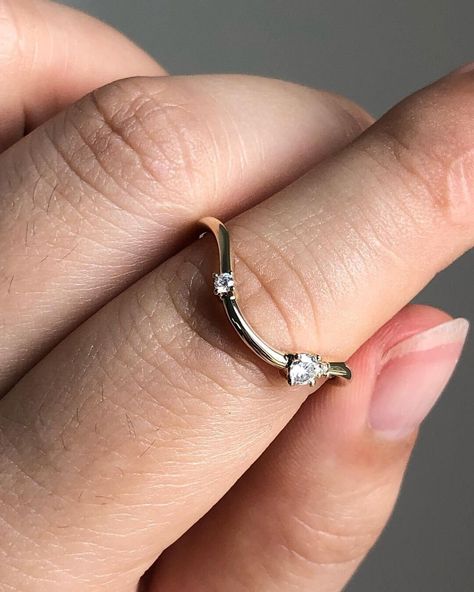 Simple Band, Tiny Rings, Zierlicher Ring, Ring Stack, Curved Wedding Band, Plain Bands, Jewelry Images, Round Moissanite, Moissanite Wedding Bands