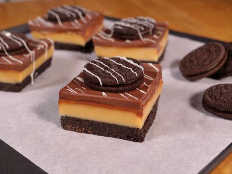 Oreo Millionaire Bars, Cookies You Can Freeze, Carmel Bar, Food Polls, Millionaire Bars, Oreo Bars, Oreo Birthday Cake, Caramel Shortbread, Shortbread Recipe