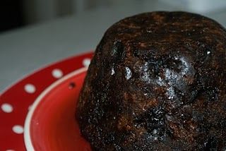 Grandma’s Christmas Pudding | Baking, Recipes and Tutorials - The Pink Whisk Traditional Christmas Pudding Recipe, Plum Pudding Recipe, Slow Cooker Christmas, Xmas Pudding, Christmas Pudding Recipes, Plum Pudding, Christmas Cake Recipes, Xmas Food, Pudding Recipe