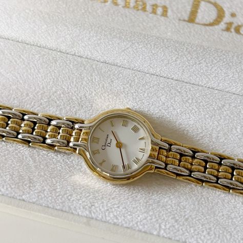 SOLD** Vintage Dior Two Tone Round Watch Womens Watches Minimalist, Vintage Watch Women, Minimalist Accessories Jewellery, Dior Watch, Pretty Watches, London Girl, Timeless Watches, Business Attire Women, Vintage Watches Women