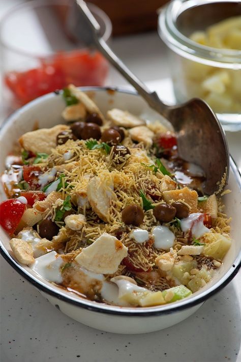 Kala Chana Chaat Recipe, Chana Chat, Homestyle Potatoes, Chana Chaat Recipe, Black Chickpeas, Crunchy Chickpeas, Tamarind Sauce, Indian Diet, Iftar Recipes