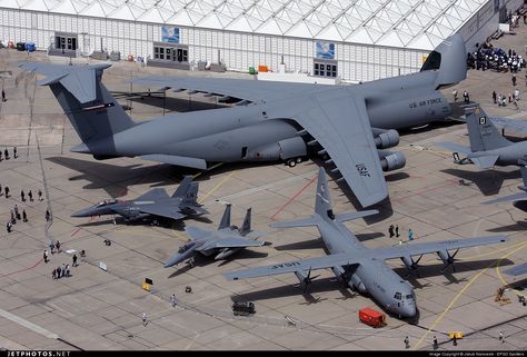 This is how huge the C-5 Galaxy is. C 5 Galaxy, Photo Avion, C 130, Military Hardware, Military Airplane, P51 Mustang, Military Jets, Jet Plane, United States Air Force