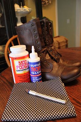 Blissfully Blessed: DIY Fabric Covered Boots Diy Boots Makeover, Shoe Upcycle, Shoes Makeover, Fabric Covered Shoes, Diy Boots, Decoupage Shoes, Shoe Hacks, Boots Diy, Steampunk Boots