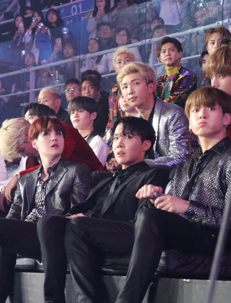 I love how they look confused and appalled...they are so confused and appalled its wonderful.... Tone Thighs, Award Show, Love And Lust, Hooded Eyes, Bts Group, Worldwide Handsome, Just Dance, Rap Monster, Music Awards