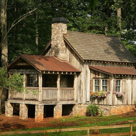 Stone House In The Woods, Old Log Cabin, Farm Cabin, Cabin Exterior, Cottage Cabin, Cabin Living, Little Cabin, Log Cabin Homes, Stone Cottage