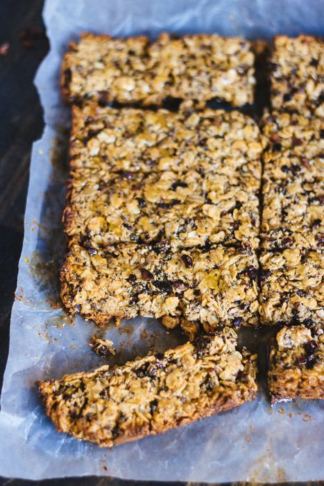 CHIA SEED, COCOA NIB, HONEY & PEANUT BUTTER OAT BAR [theblondechef] [cocoa nib, cacao nib, nibs, raw cacao powder] Fruit And Nut Granola, Nut Granola Bars, Peanut Butter Oat Bars, Nut Granola, Healthy Afternoon Snacks, Chewy Granola Bars, Peanut Butter Oats, Granola Recipe Bars, Chewy Granola