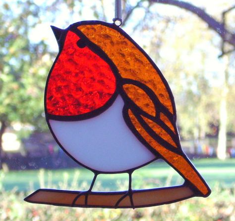 Robin Stained Glass Robin Bird, Stained Glass Robin Pattern, Stained Glass Rabbit, Stained Glass Robin, Christmas Robin, Stained Glass Birds, Stained Glass Decor, Mosaic Pictures, Painted Wine Bottles