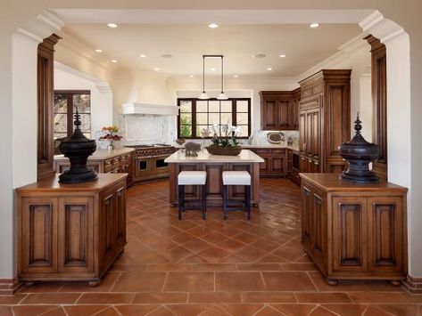 Spanish Style Homes Interior Kitchen, Kitchen With Columns, Clay Tile Floor, Spanish Kitchen Design, Spanish Style Home Interior, Spanish Style Kitchen, Spanish Kitchen, Spanish Modern, Master Kitchen