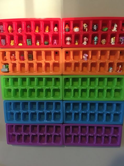 Shopkins, littlest pet shop, tsum tsum storage!! Ice cube trays from the dollar store for the win! Doorables Display, Small Toy Organization, Pet Shop Display, Shopkins Storage, Diy Dollar Store Shelf, Lego Storage Diy, Toy Display, Playroom Organization, Lego Storage