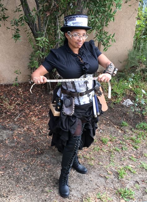 Steampunk Seamstress Stan Lee's LA Comic-Con Seamstress Costume Ideas, Seamstress Costume, Steampunk Seamstress, Ren Fair, Steampunk Costume, Costume Cosplay, Cosplay Dress, Geek Chic, Cosplay Ideas