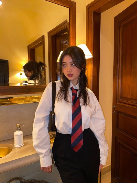 Dark academia aesthetic Women In Tie, Women Wearing Ties, Tough Girl, Dark Academia Aesthetic, Academia Aesthetic, Dark Academia, White Shirt, Neck Tie, Girls Dresses