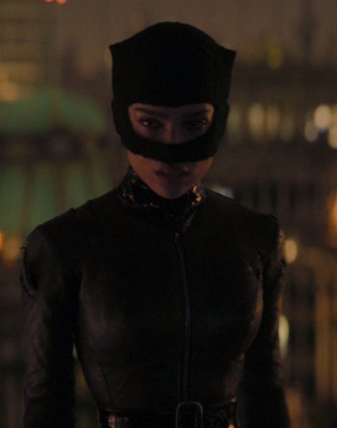 Selena Kyle Zoe Kravitz, Catwoman Halloween Costume, Selina Kyle Catwoman, Selena Kyle, Zoe Isabella Kravitz, Adriana Lima Young, Catwoman Selina Kyle, Batman Film, The Bat Man