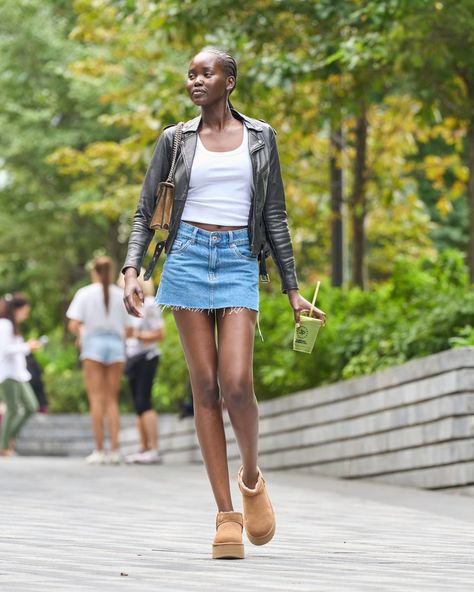 Adut Akech Street Style, Ugg Mini Boots Outfit, Ugg Slippers Outfit, Slipper Outfit, Adut Akech, Slippers Outfit, Ugg Boots Outfit, White Cotton Skirt, Khaki Tops