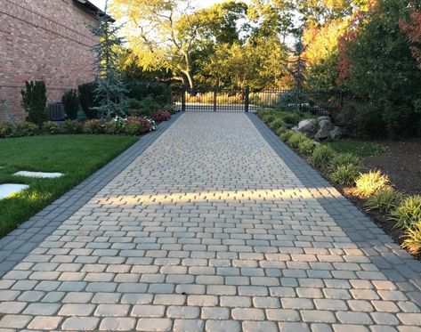 20+ Best Driveway Ideas and Designs On A Budget (With Pictures) 2021 Cobblestone Front Yard, Modern Cobblestone Driveway, Drive Ways Ideas Driveways Front Yards, Driveway Ideas On A Budget, Tiled Entryway, Driveway Pavers Design, Cobbled Driveway, Driveway Materials, Driveway Blocks