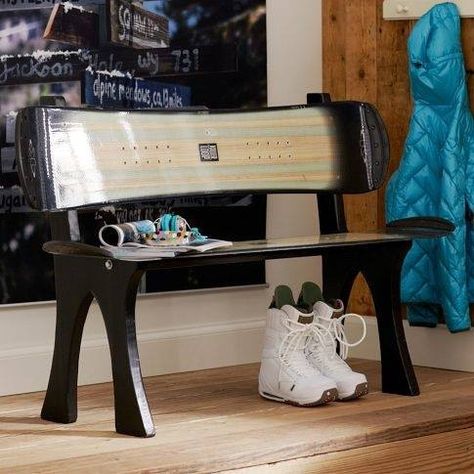 Мебель из сноубордов Snowboard Bench, Old Skis, Upcycle Furniture, Teen Bedrooms, Ski House, My Type, Teen Bedding, Boy's Bedroom, Snowboards