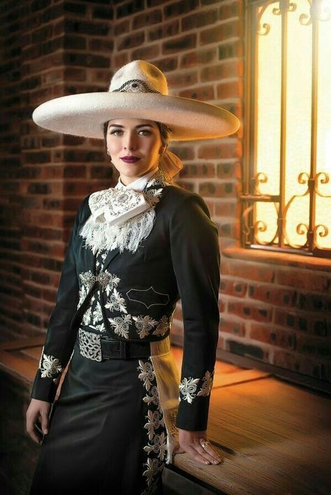 Women Mariachi Outfit, Female Mariachi, Mariachi Outfit, Mariachi Suit, Charro Outfit, Outfit Mexicano, Vestido Charro, Traditional Mexican Dress, Mexican Fashion