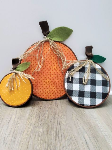 Pumpkin Ornaments Diy, Embroidery Hoop Pumpkins, Embroidery Hoop Decor, Fall Crafting, Pumpkin Ornaments, Fun Room, Burlap Pumpkins, November Crafts, Fall Pumpkin Crafts