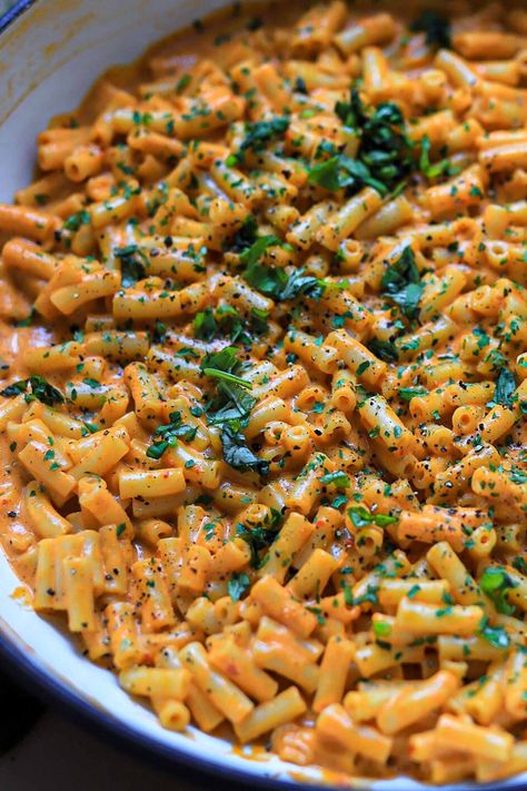 Smoked Garlic Roasted Pepper Pasta Fall Food Dinner Vegetarian, Rasta Pasta Vegetarian, Feta Block Pasta, Recipes With Parsley, Easy Vegetarian Pasta Recipes, Roasted Pepper Pasta, Dinner Ideas Pasta, Home Made Pasta, Smoked Garlic