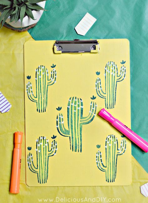 Clipboard Diy, Gorgeous Office, Diy Clipboard, Clipboard Decorating, Back To School Stationery, Diy Cactus, Galaxy Slime, Diy Stationary, Office Paint