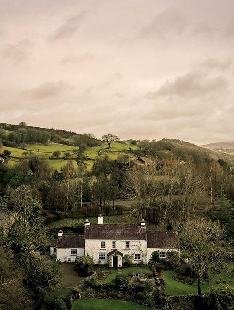 A snug 17th-century farmhouse in the Lake District gets ready for Christmas | House & Garden English Farmhouse, Mews House, Dark House, Wooden Wall Panels, Elegant Country, Georgian Homes, Aesthetic Decor, Ready For Christmas, The Lake District