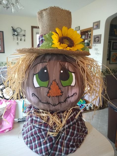 Scarecrow Pumpkin Painting Ideas, Scarecrow Pumkin Decoration, Barnyard Pumpkin Decorating, Thanksgiving Pumpkin Decorating, How To Paint A Scarecrow Face On Wood, Fall Scarecrows Painting, Pumpkin Painting Party, Cheap Halloween Diy, Halloween Gourds