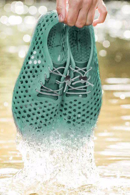 The Latest in Eco-Friendly Footwear? Water Shoes Made Out of Algae Best Water Shoes, Handbag Styles, Best Hiking Shoes, Kelly Slater, Unique Handbag, Casual Skirt Outfits, Swim Shoes, Barefoot Shoes, Water Shoes