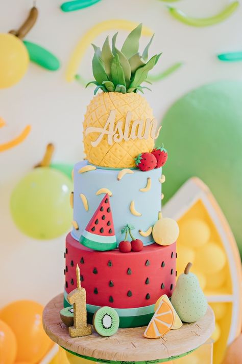 Fruit Backdrop, Balloon Fruit, Fruit Party Theme, Bolo Tumblr, Twotti Fruity, Tutti Frutti Birthday Party, Fruit Birthday Cake, Neon Name Sign, Fruit Birthday Party