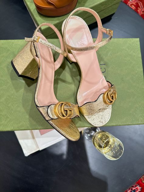 shoe crush / gold heels / gucci heels / designer heels / designer Gucci Heels Outfit, Heels Gucci, Heels Designer, Gucci Heels, Heels Outfits, Gold Heels, Designer Heels, Shoe Game, Spring Outfits