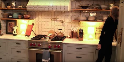 Taylor Swift House, La House, White Staircase, Daily Life Hacks, Gorgeous Kitchens, Backsplash Tile, House On A Hill, Celebrity Houses, Farmhouse Style Decorating