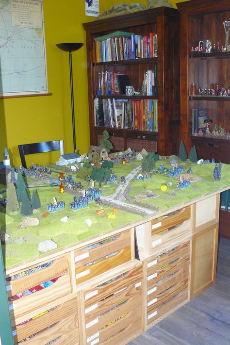 Tiny Tin Men: My new wargaming room (part 3) Warhammer Room Ideas, Warhammer Game Room, Warhammer Room, Wargaming Room, Warhammer Table, Warhammer Hobby Desk, Wargaming Table 40k, Warhammer Miniature Storage, Dnd Terrain