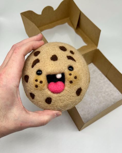 Ed Mironiuk (@edmironiuk) • Instagram photos and videos Easy Needle Felting Ideas, 3d Felting, Needle Felting Ideas, Felt Plushies, Felting Crafts, Felt Templates, Thread Crafts, Selling Ideas, Felt Craft Projects