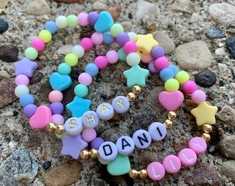 Girls Bracelets, Kawaii Heart, Bracelet Star, Bracelet Name, Girls Bracelet, Valentines Bracelets, Pastel Beads, Star Beads, Word Bracelet