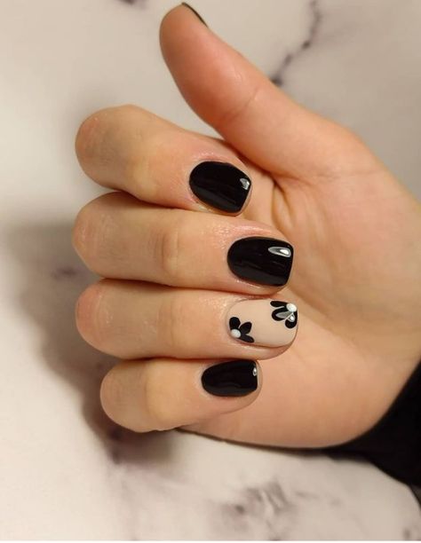 Black and nude Neutral Nails With Black Heart, Black And Tan Nail Ideas, Short Funny Bunny Nails, Black And Nude Nails Simple, Black Nude Nail Designs, Classic Nails Elegant Short, Nude And Black Nail Designs, Black And Tan Nails, Cool Black Nail Designs