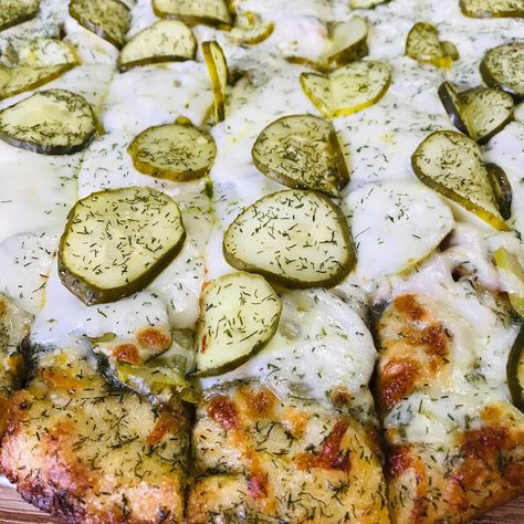 Dill Pickle Flatbread Pizza, Dill Pickle Pizza With Garlic Sauce, Pickle Pizza With Garlic Sauce, Dill Pickle Pizza Recipe, Dill Pickle Pizza, Pickle Pizza, Pickle Pizza Recipe, Ny Pizza, Chicken Crust Pizza